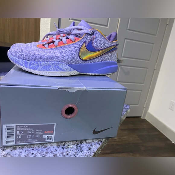 Lebron 20s Fresh out the Box!!!!! Size 8.5 in Men’s - Picture 3 of 6